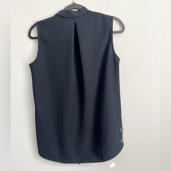NWT! Pearl Lela Rose Size S • Navy Blue Fluid Crepe Sleeveless Tie Neck Blouse. - Picture 4 of 4